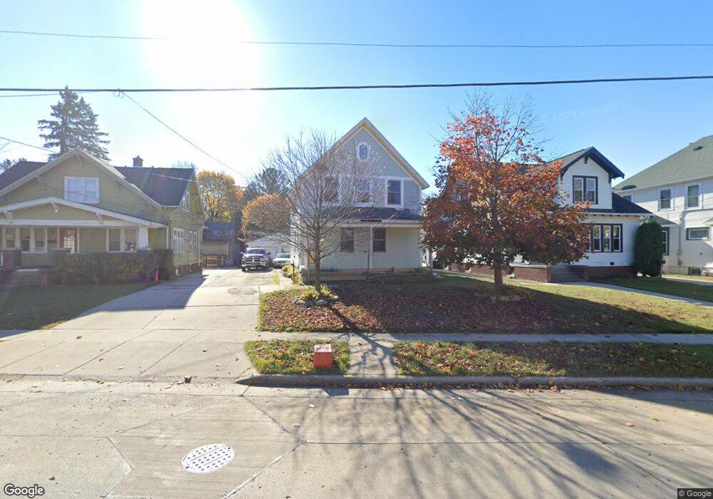 1825 Michigan Ave, Manitowoc, WI 54220 - photo 1