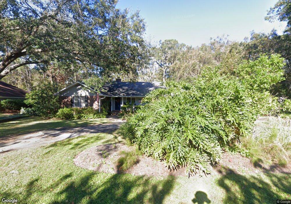 304 Dunbarton Dr, Saint Simons Island, GA 31522 - photo 1