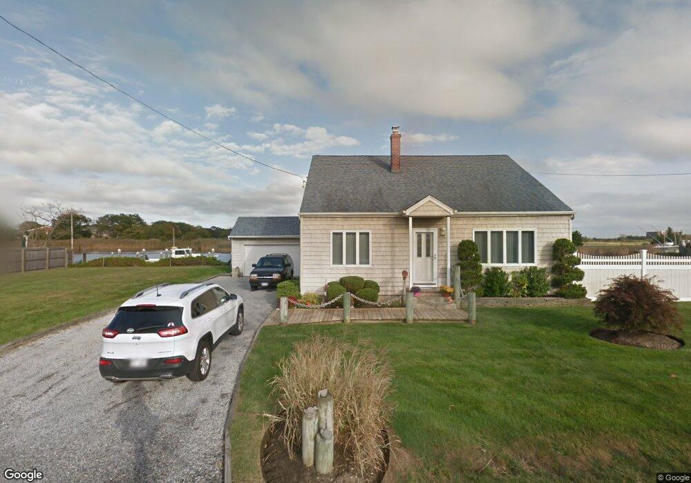 228 W Lake Dr, Lindenhurst, NY 11757 - photo 1