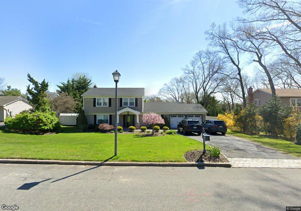 109 Stonehurst Ln, Dix Hills, NY 11746 - photo 1