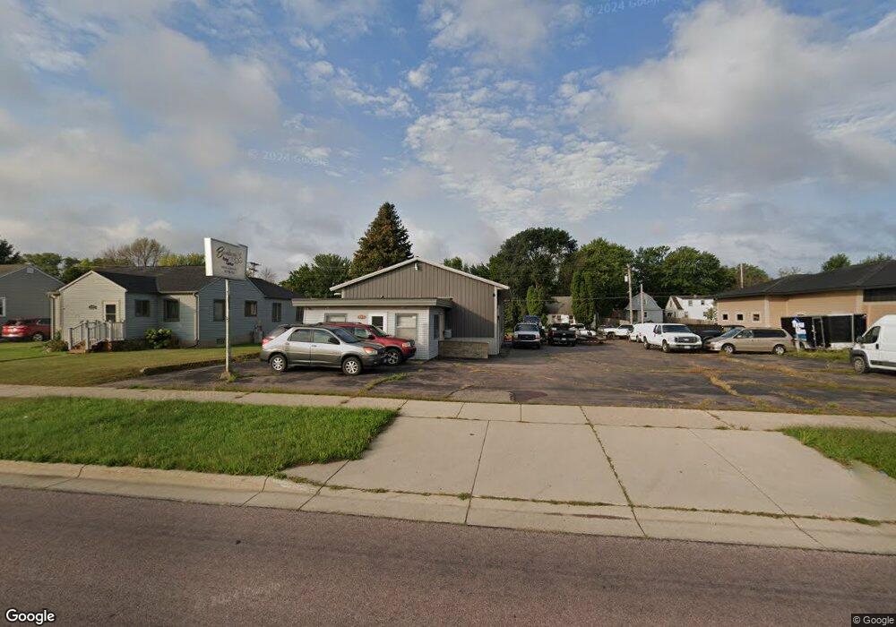 1213 N Broadway St, New Ulm, MN 56073 - photo 1