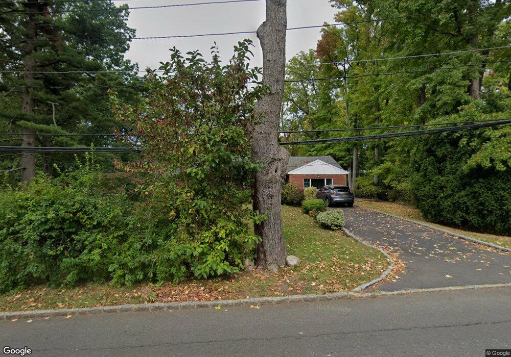 30 Kings Point Rd, Great Neck, NY 11024 - photo 1