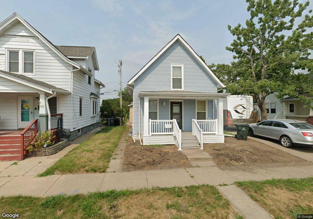 1725 D St SW, Cedar Rapids, IA 52404 - photo 1