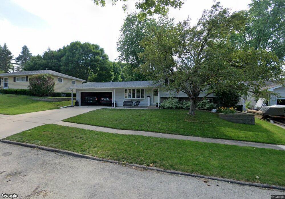 2744 Teresa Dr SW, Cedar Rapids, IA 52404 - photo 1