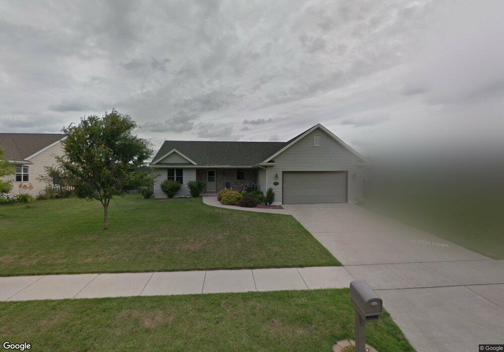 208 Genesis Dr, Evansville, WI 53536 - photo 1