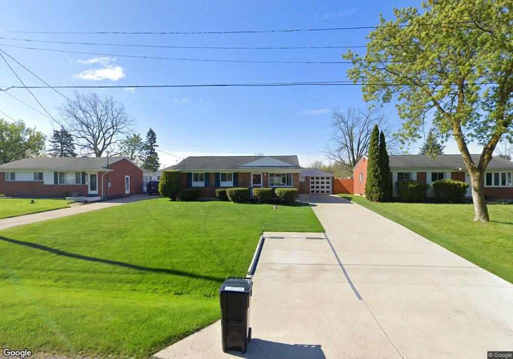 2037 Forest Heights Dr, Flint, MI 48507 - photo 1