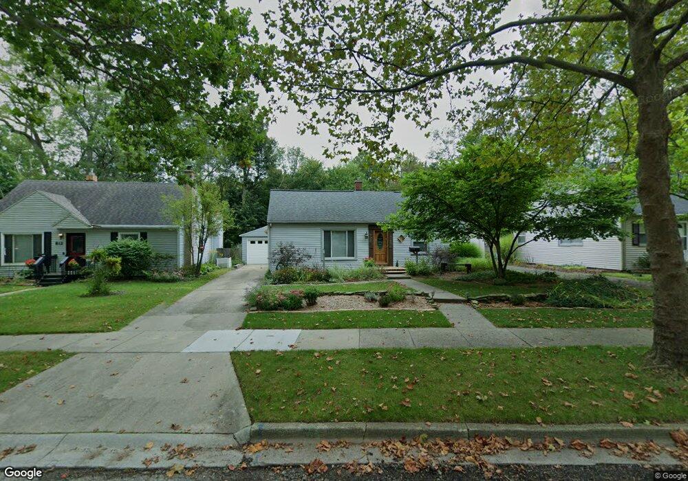 808 S Dexter Dr, Lansing, MI 48910 - photo 1