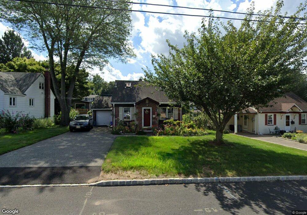 32 Crest Dr N, Cresskill, NJ 07626 - photo 1