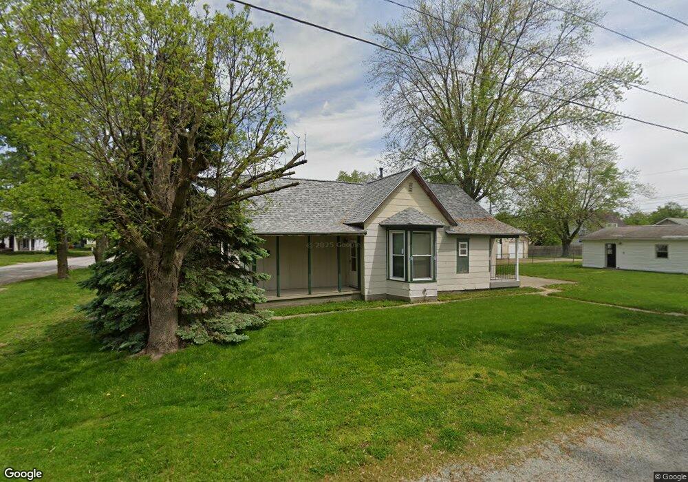 720 S 16th St, Mattoon, IL 61938 - photo 1
