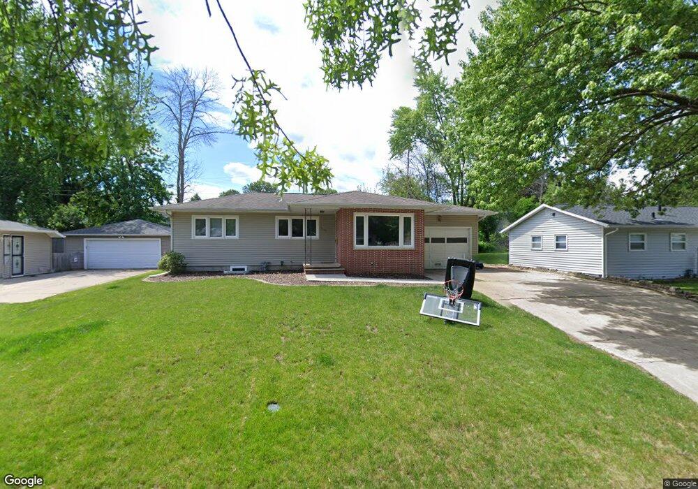 1402 W 5th St, Cedar Falls, IA 50613 - photo 1
