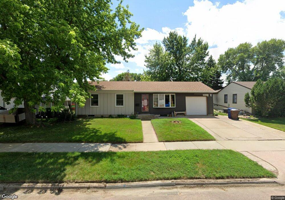 1513 Bridle Dr, Mitchell, SD 57301 - photo 1