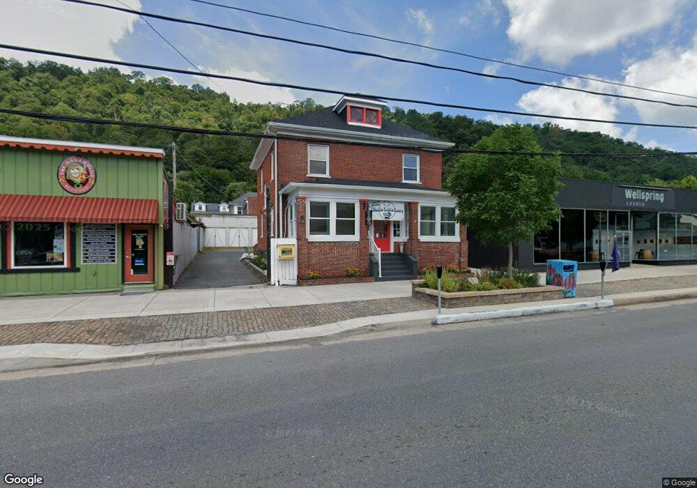 99 N Washington St unit 1ST FLR, Berkeley Springs, WV 25411 - photo 1