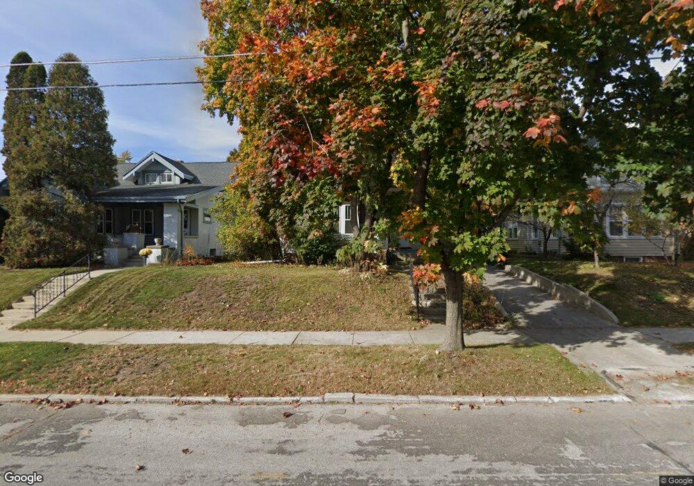 908 N 9th St, Manitowoc, WI 54220 - photo 1