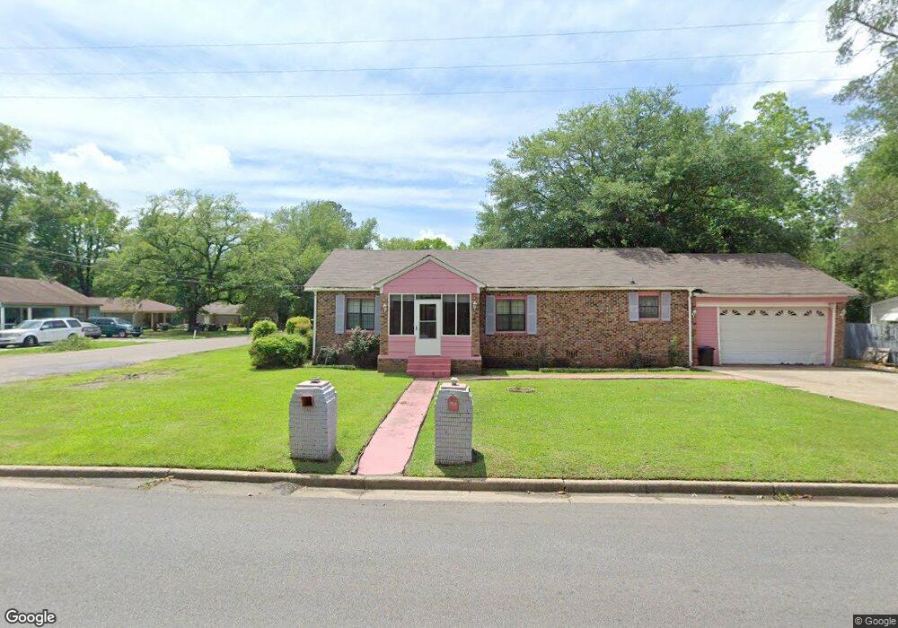 1050 S 16th Ave, Laurel, MS 39440 - photo 1