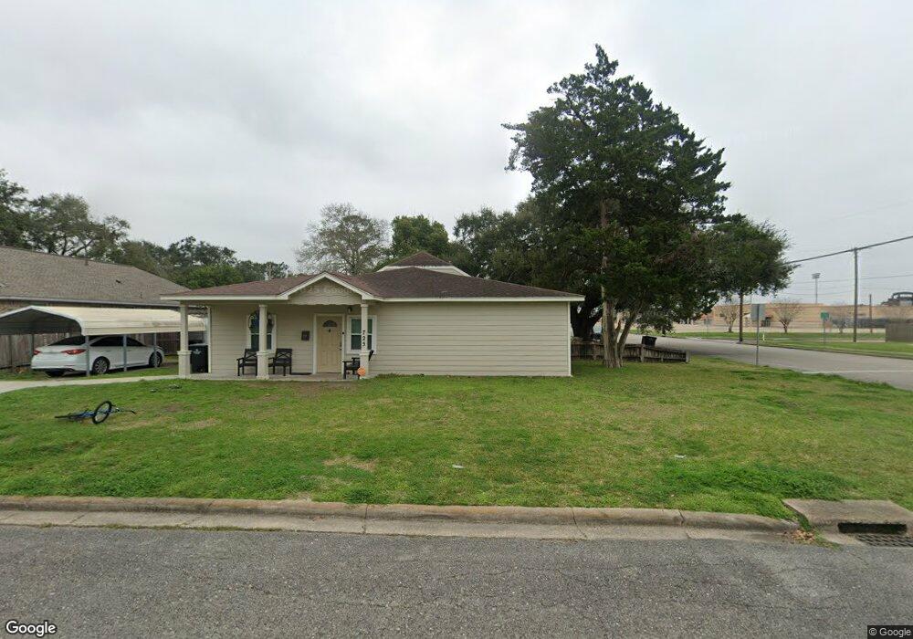 725 Clark St, Alvin, TX 77511 - photo 1