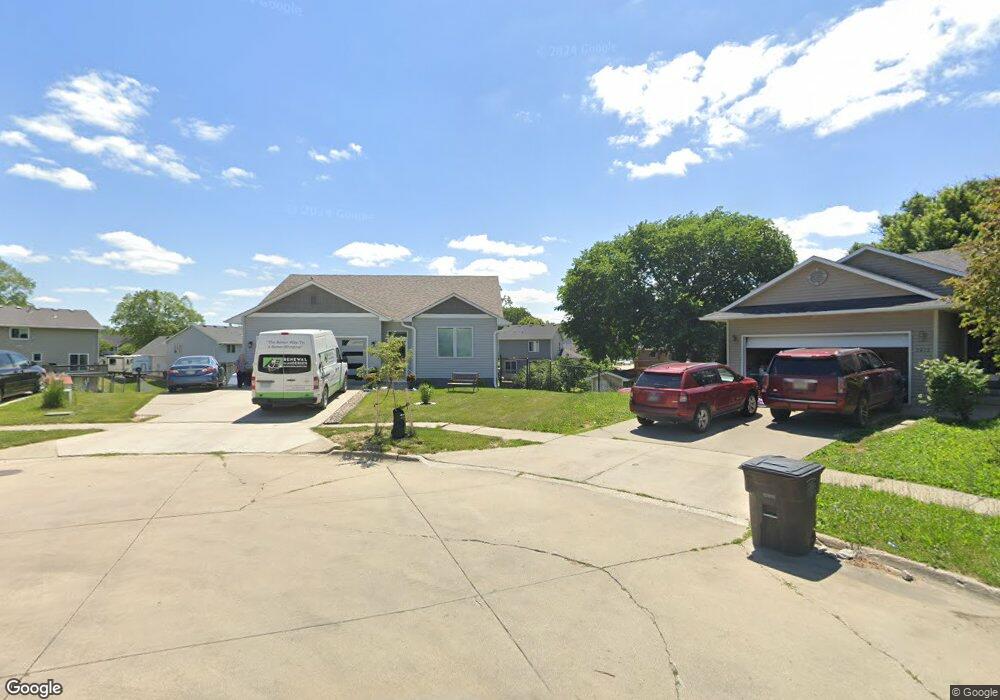 2419 E Glenwood Dr, Des Moines, IA 50320 - photo 1
