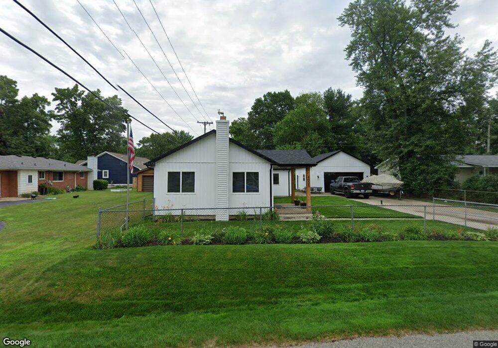 4035 Maple Blvd, West Bloomfield, MI 48323 - photo 1