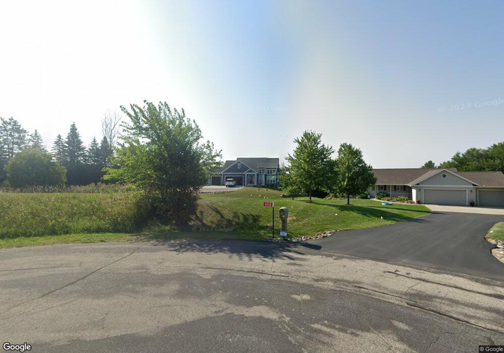 8032 N Ridge Ct, Evansville, WI 53536 - photo 1