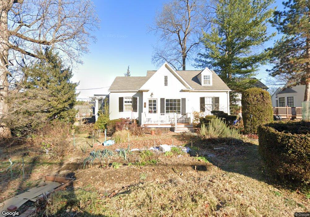 4717 S Chelsea Ln, Bethesda, MD 20814 - photo 1