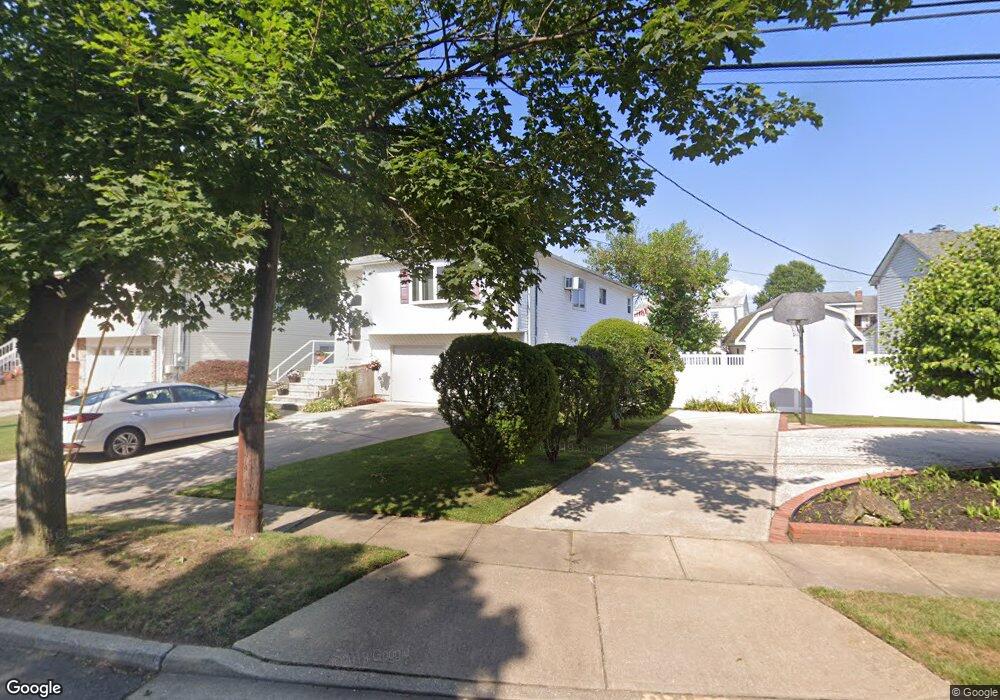 1991 Seamans Neck Ct, Seaford, NY 11783 - photo 1