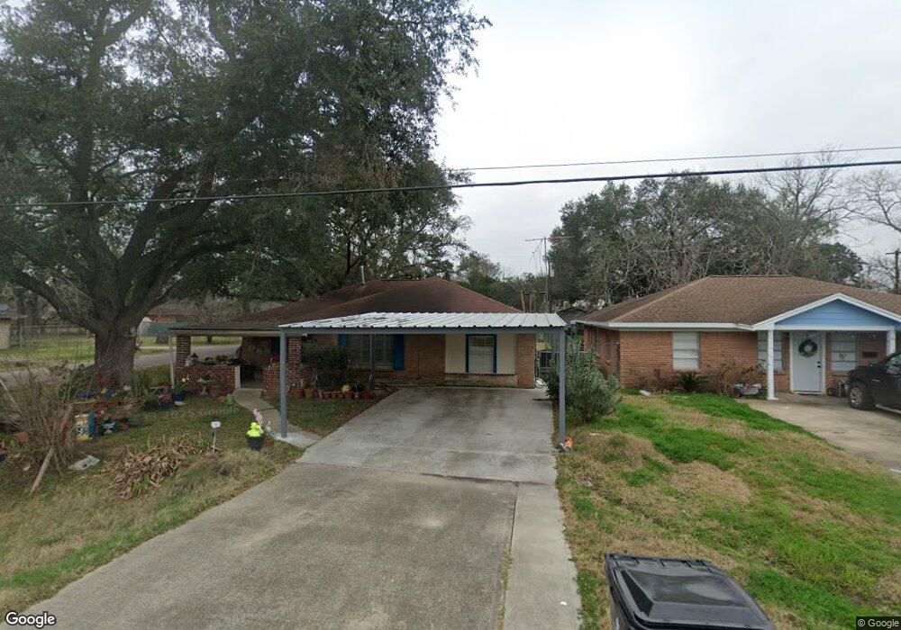 1220 W Snyder St, Alvin, TX 77511 - photo 1
