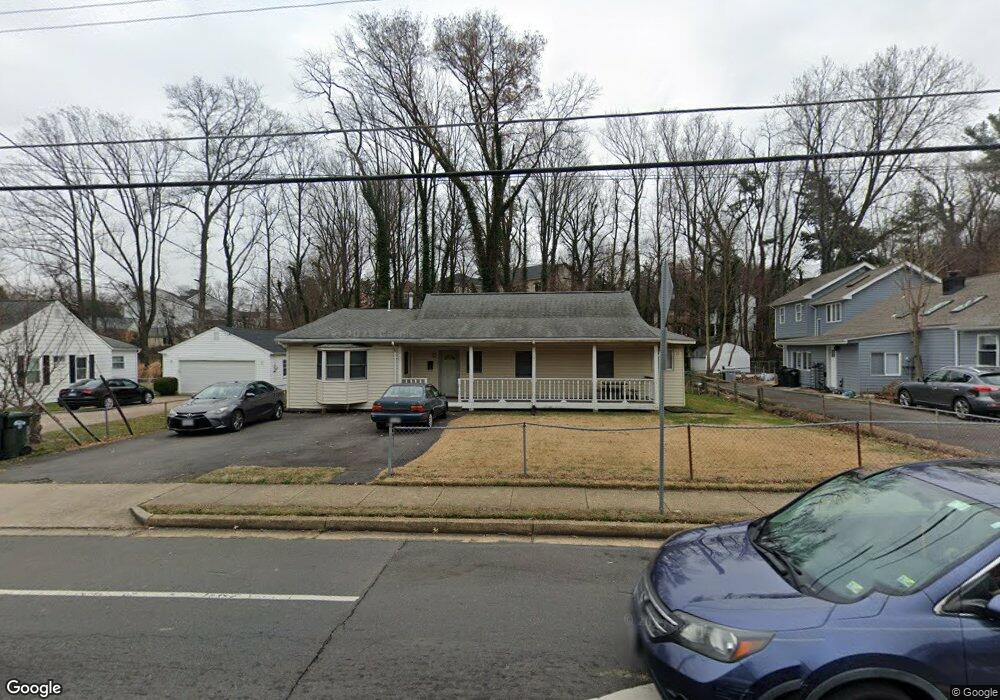 2133 Pimmit Dr, Falls Church, VA 22043 - photo 1