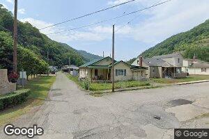 105 W 3rd St, Man, WV 25635