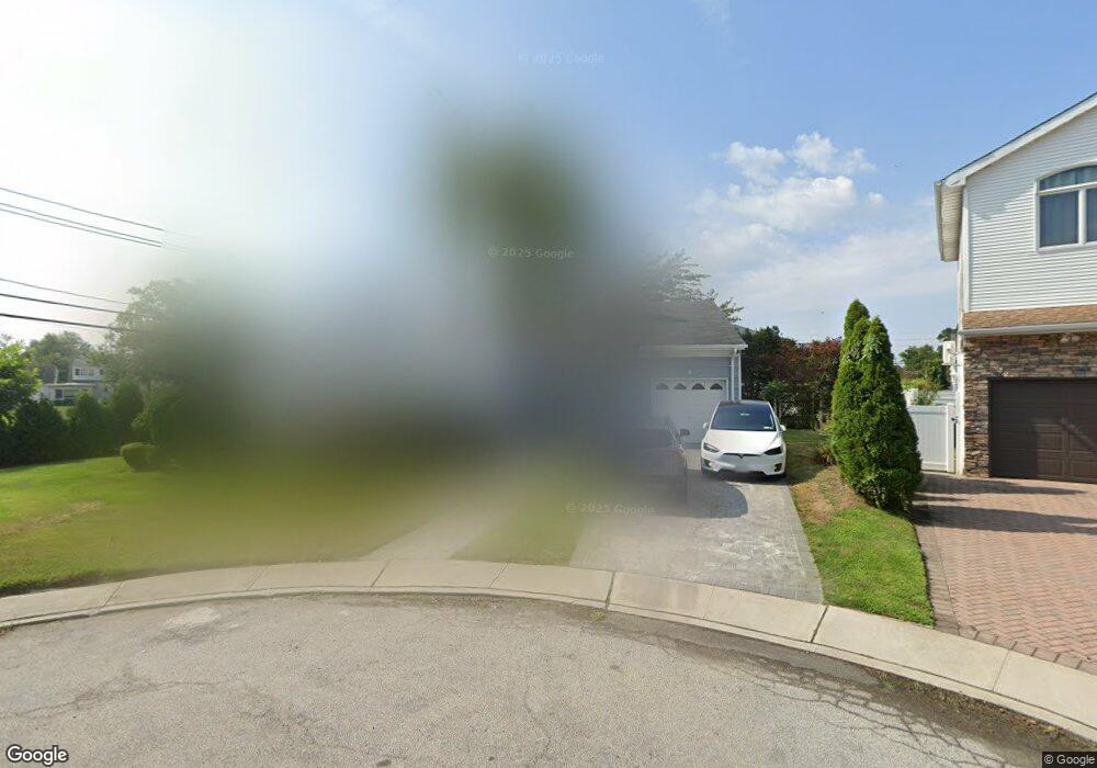 4 Columbine Ln, Valley Stream, NY 11581 - photo 1