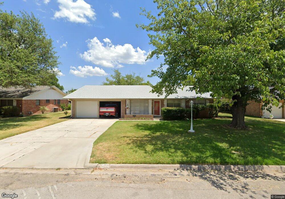 1208 Hillside Dr, Gainesville, TX 76240 - photo 1