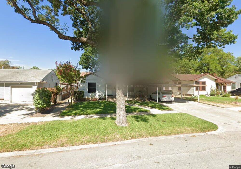 958 SW 5th St, Grand Prairie, TX 75051 - photo 1