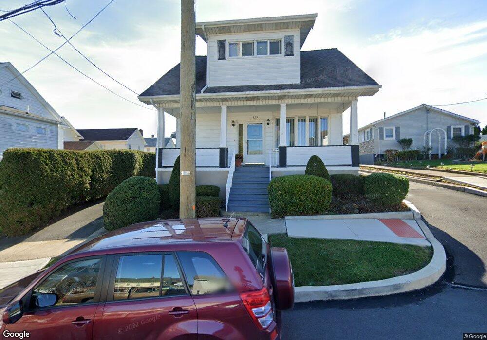 429 E Grove St, Nanticoke, PA 18634 - photo 1