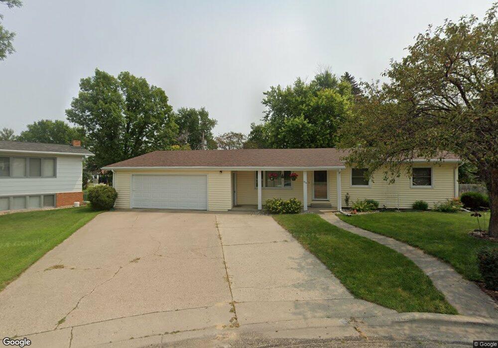 1514 Skyline Ln, Jamestown, ND 58401 - photo 1