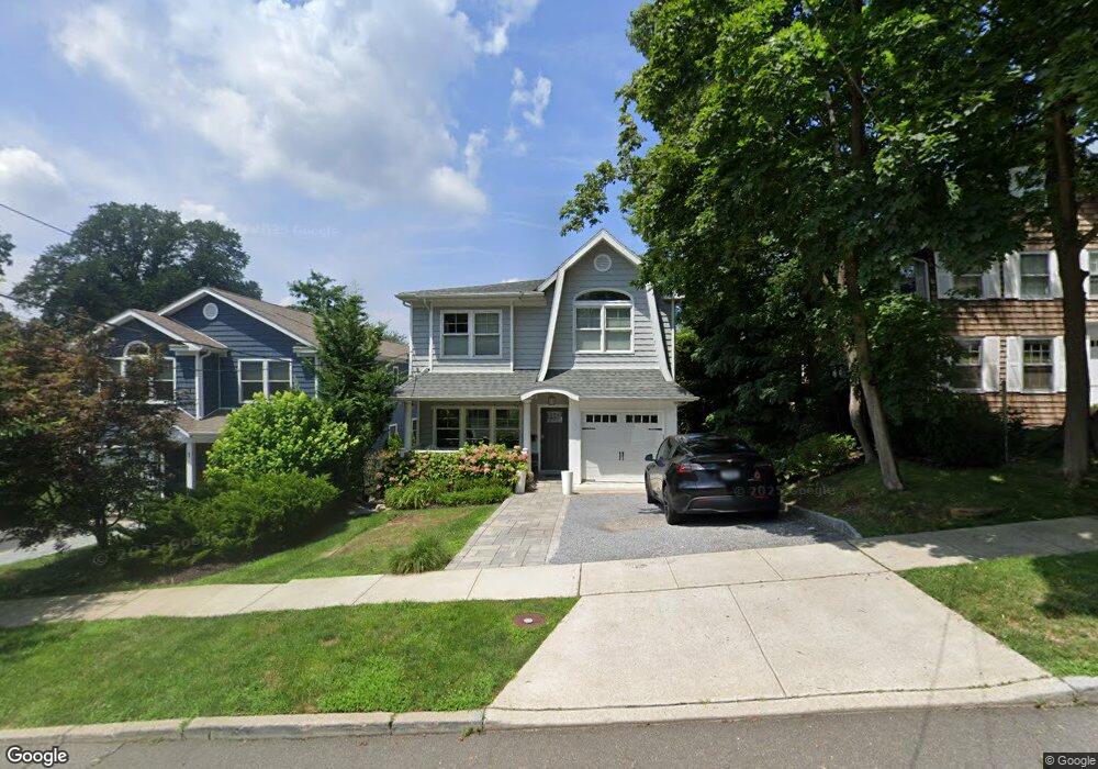 3 Bayview Ave, Port Washington, NY 11050 - photo 1