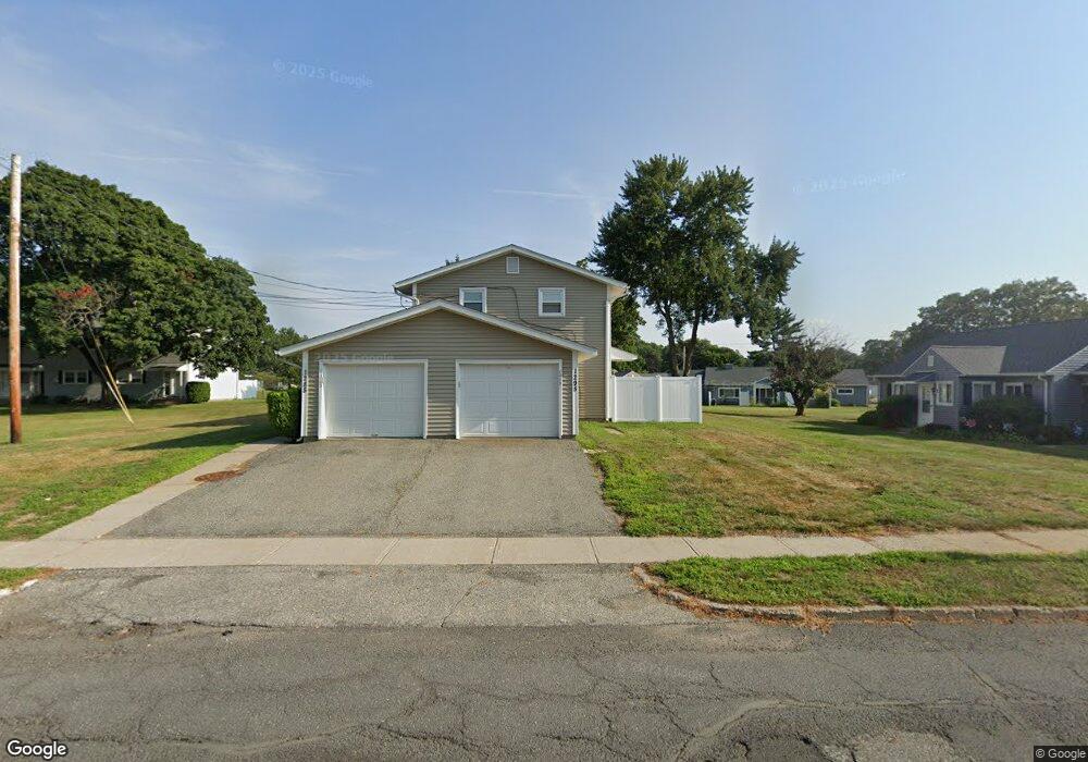 1295 Pendleton Ave, Chicopee, MA 01022 - photo 1