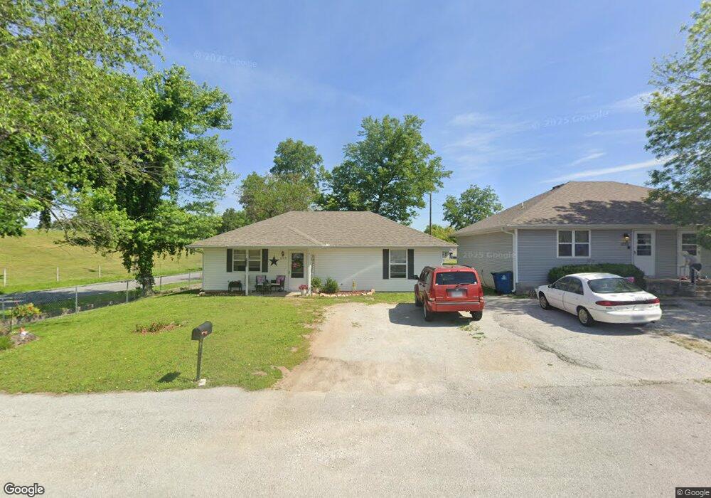 1229 Sycamore St, Carthage, MO 64836 - photo 1