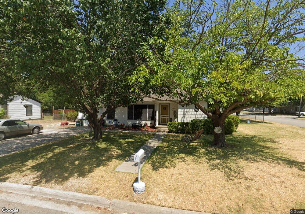 1802 N Culberson St, Gainesville, TX 76240 - photo 1
