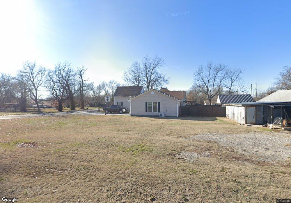 1909 Morgan Ave, Parsons, KS 67357 - photo 1