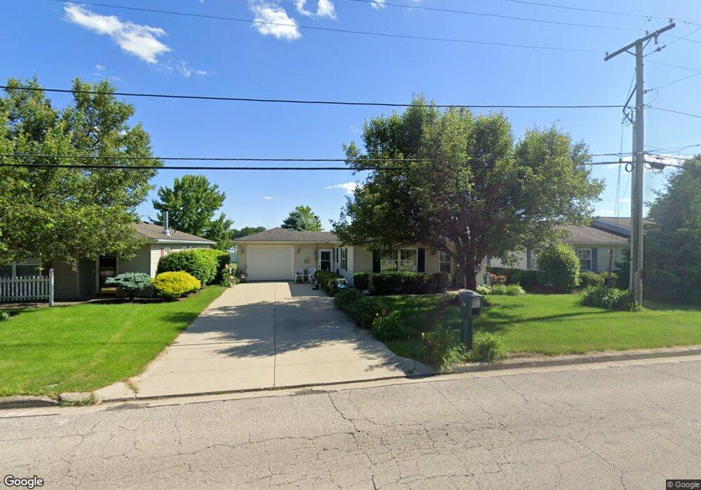 951 W Beal Ave, Bucyrus, OH 44820 - photo 1