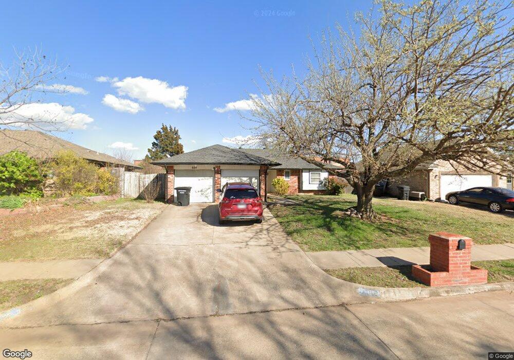 604 S Bouziden Dr, Moore, OK 73160 - photo 1