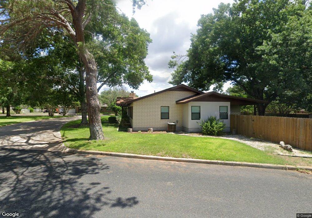 306 Westmoor St, Fredericksburg, TX 78624 - photo 1