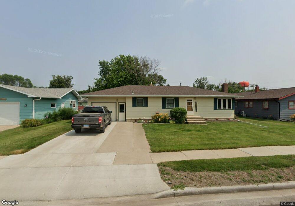 1006 James Ave NE, Jamestown, ND 58401 - photo 1