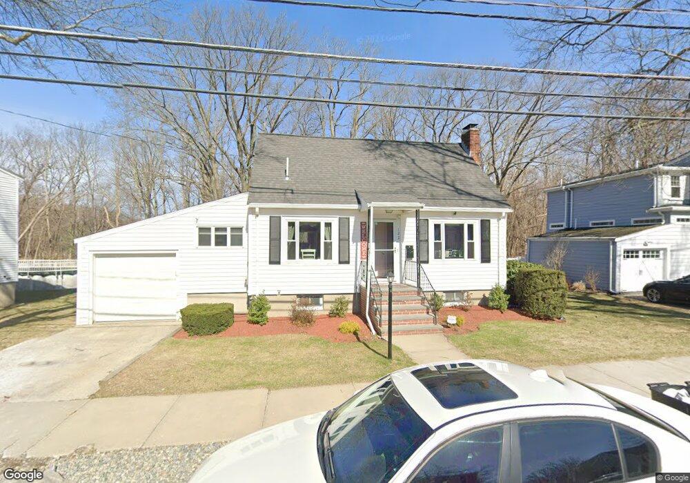 122 Pond St, Stoneham, MA 02180 - photo 1