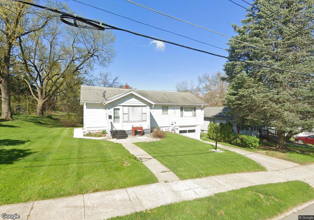 421 W 12th St S, Newton, IA 50208 - photo 1