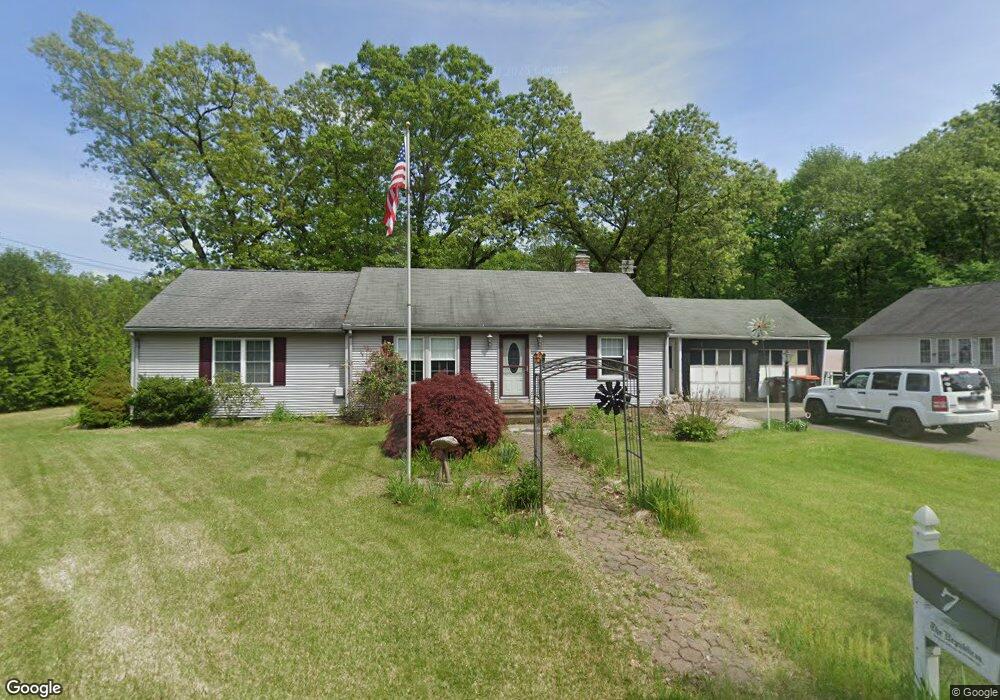 7 Sylvan Ln, Feeding Hills, MA 01030 - photo 1