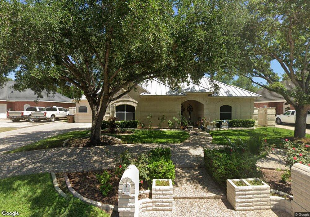 2302 Kings Dr, Edinburg, TX 78539 - photo 1