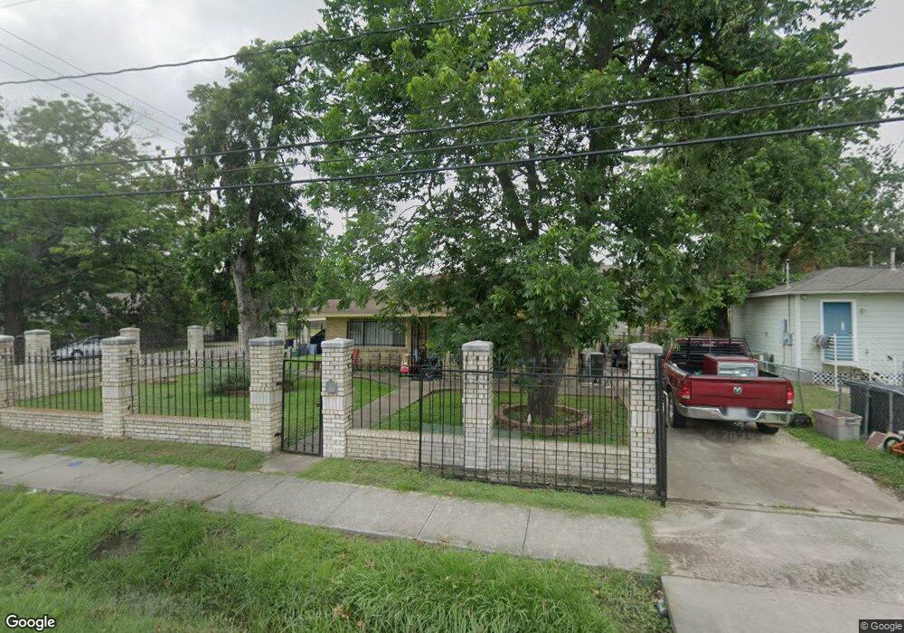 405 Plymouth St, Houston, TX 77022 - photo 1