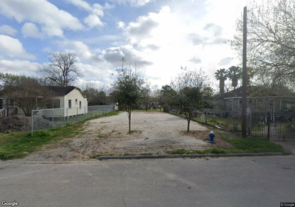 5708 Clement St, Houston, TX 77026 - photo 1