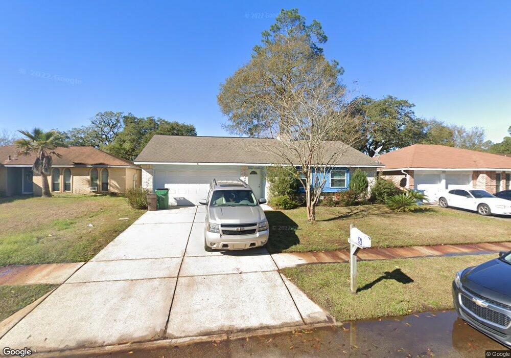 215 E Queens Dr, Slidell, LA 70458 - photo 1