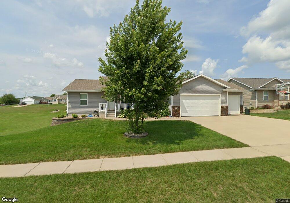 119 N Hillcrest Cir, Center Point, IA 52213 - photo 1
