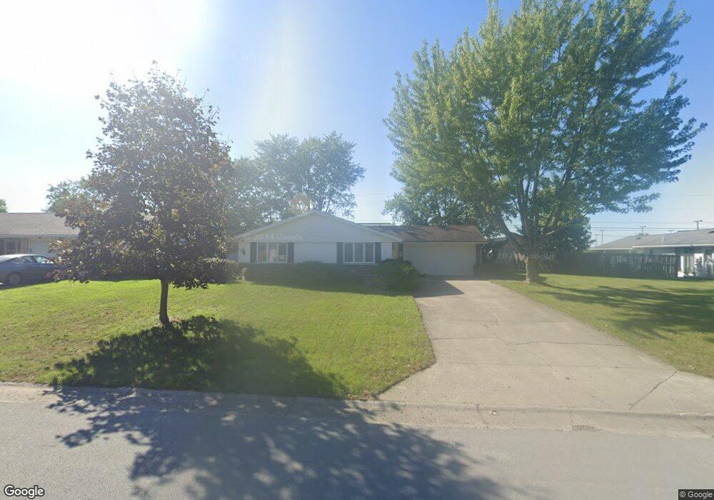 1105 Fernwood Dr, Wapakoneta, OH 45895 - photo 1